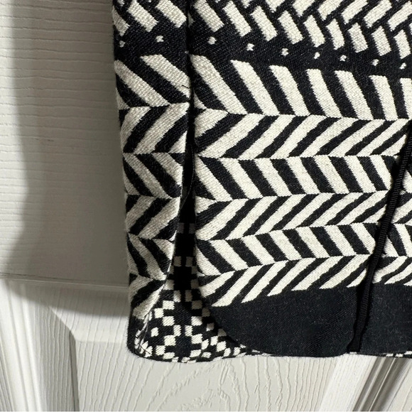 J. Crew black and white graphic skirt, size 8, fully lined, spring, office - Picture 2 of 10